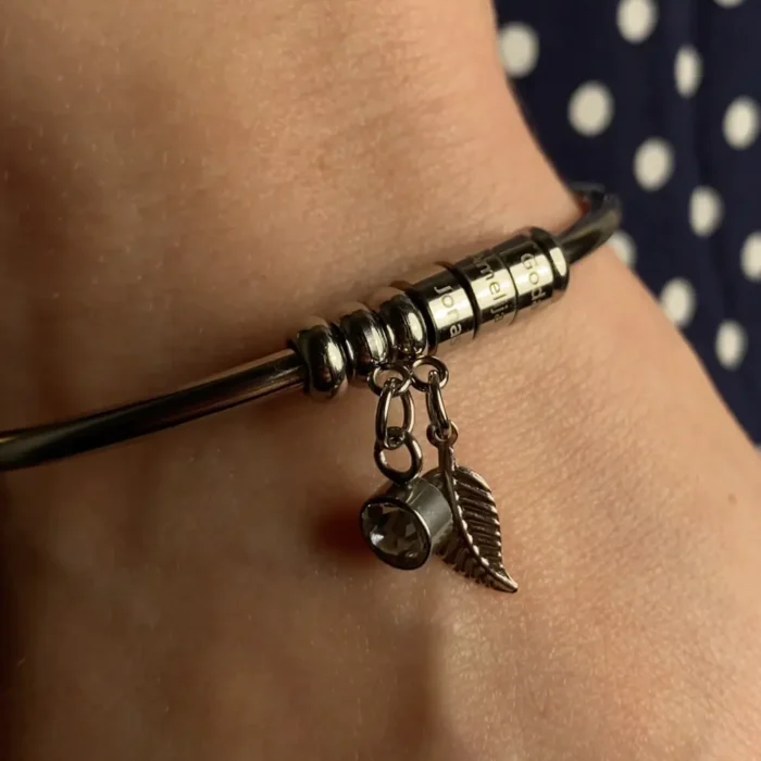 Moteriška personalizuota apyrankė su brangių žmonių vardais / datomis - Image 3